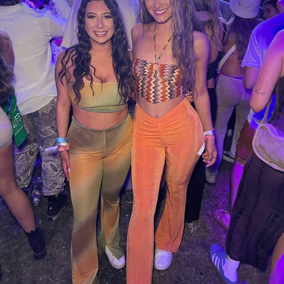 That’s so fetch Green crop top and pants set - Picture 2 of 2